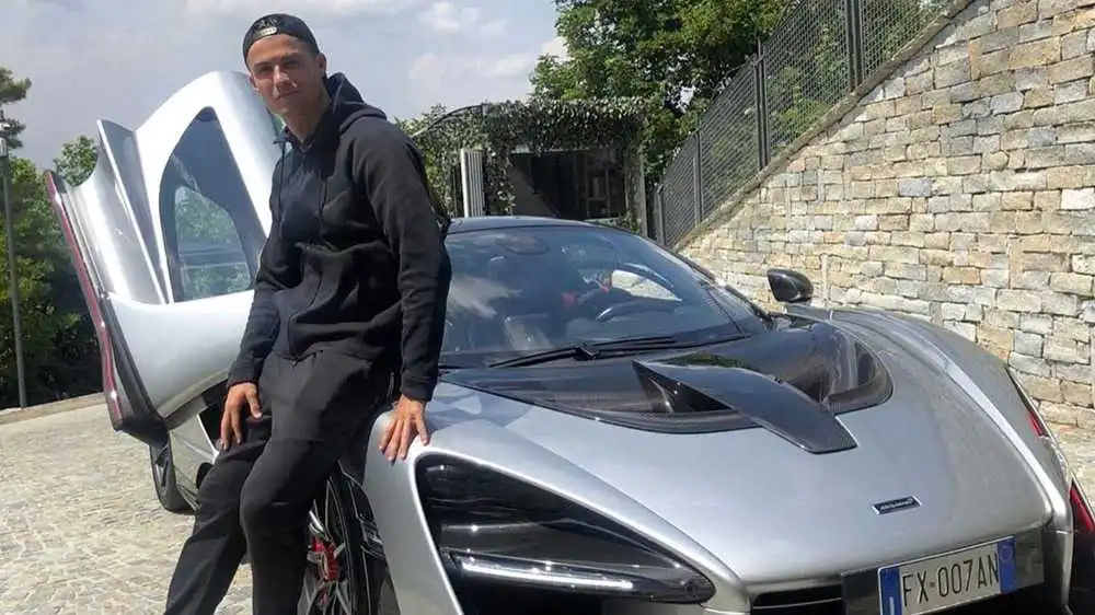 cristiano ronaldo posing with his bugatti veyron