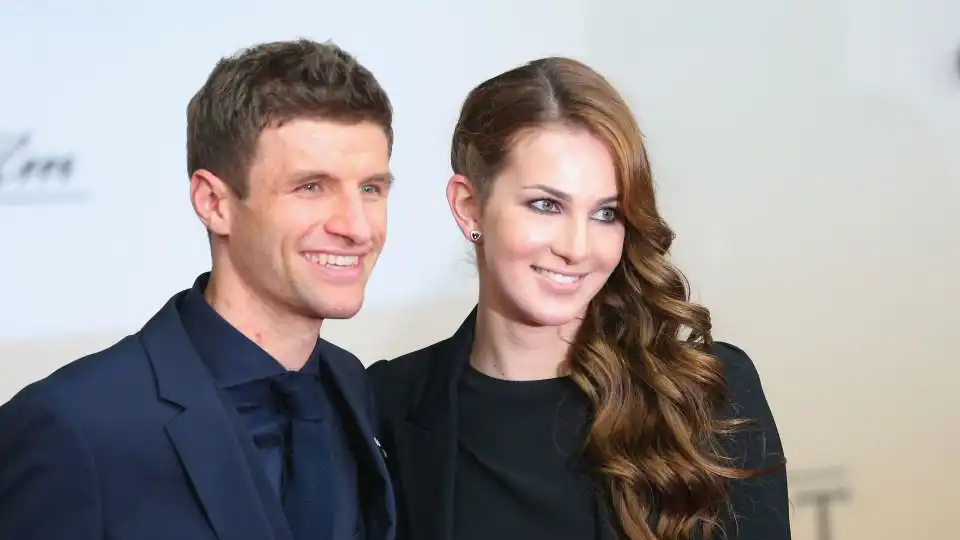 Thomas Müller with fun, Wife Lisa Trade-Müller 