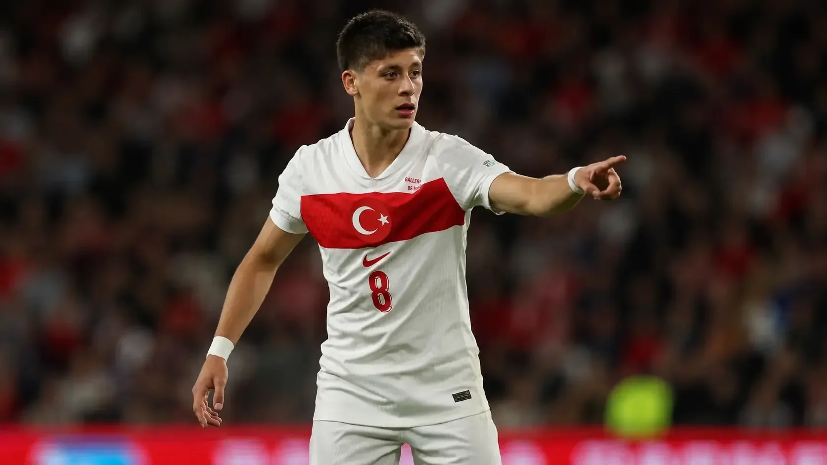 Arda Güler pointing during a Turkey national team match