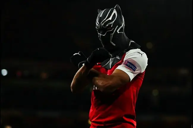 pierre-emerick aubameyang's black panther celebration