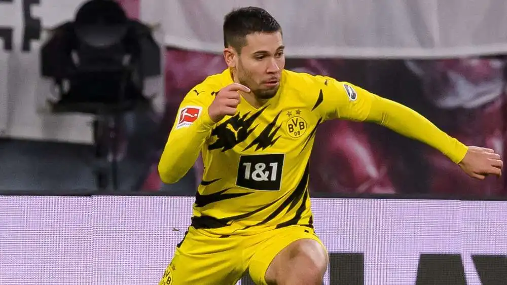 Raphael Guerreiro in action for Dortmund. (Credit: Oh My Football)