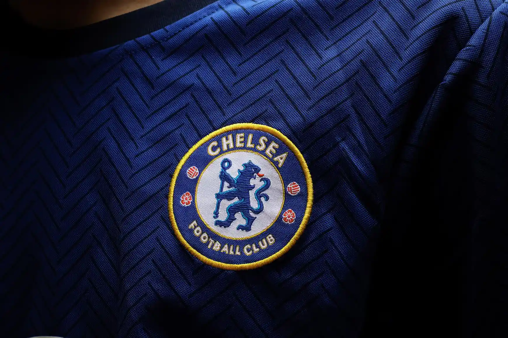 chelsea crest on a blue jersey