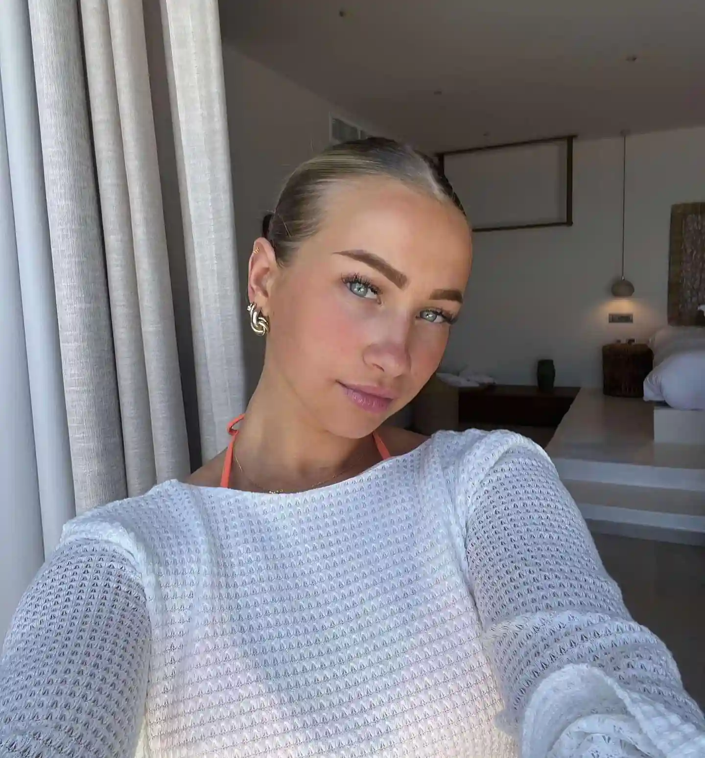 floraine allain selfie with beach clothing