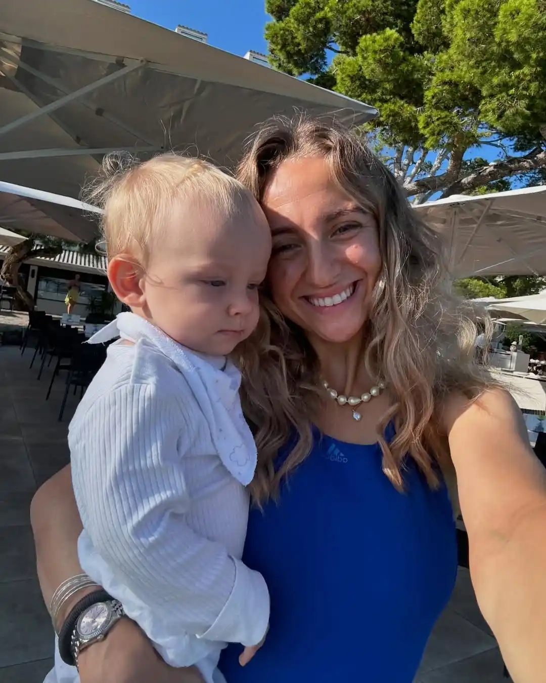 georgie christie selfie with her son