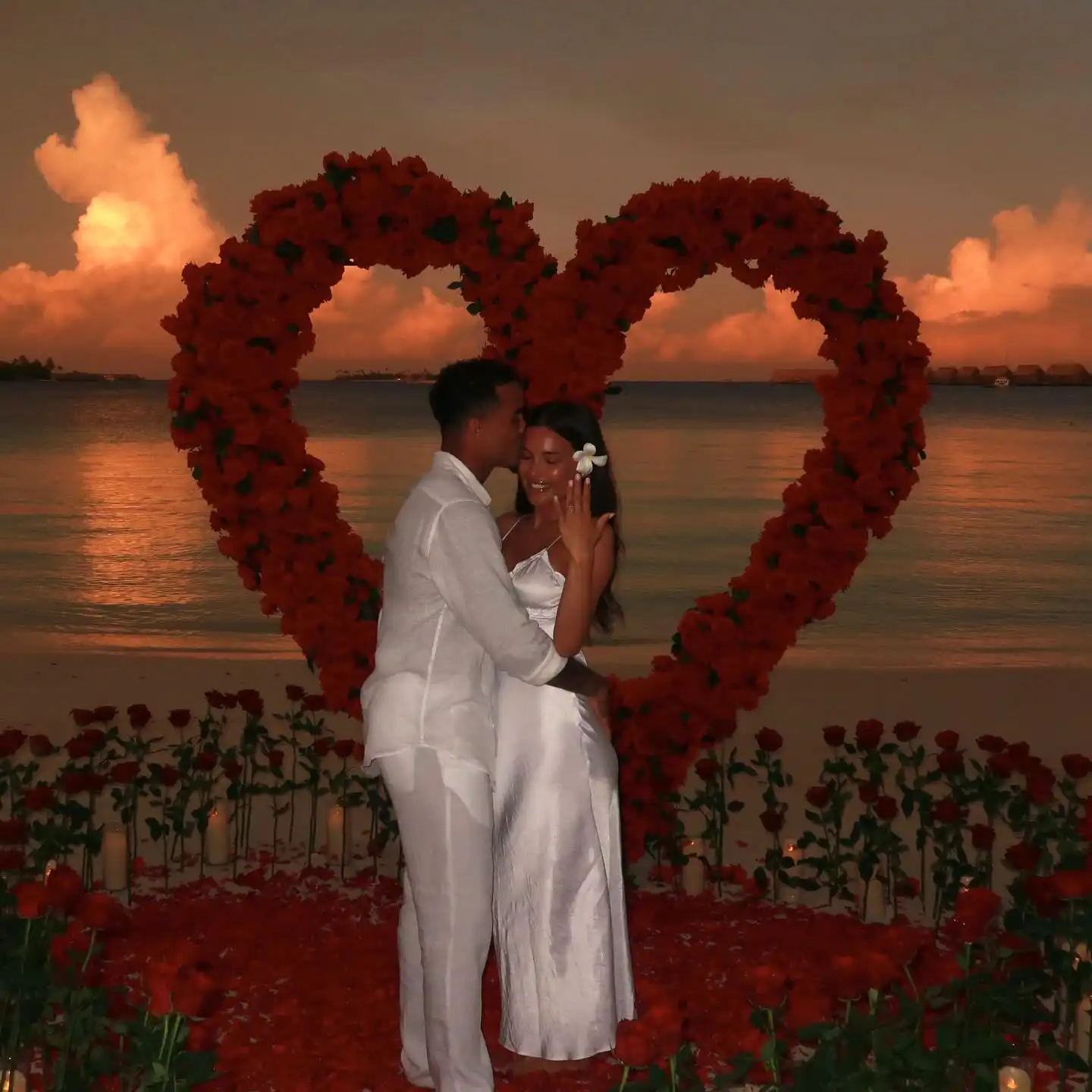 justin kluivert proposing to shanna taihuttu by the beach