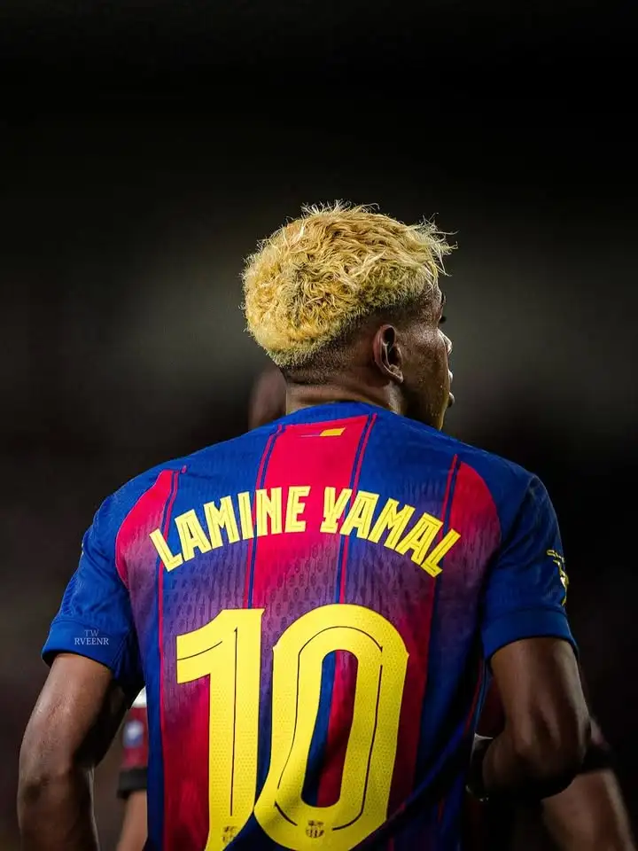 lamine yamal wearing barcelona number 10