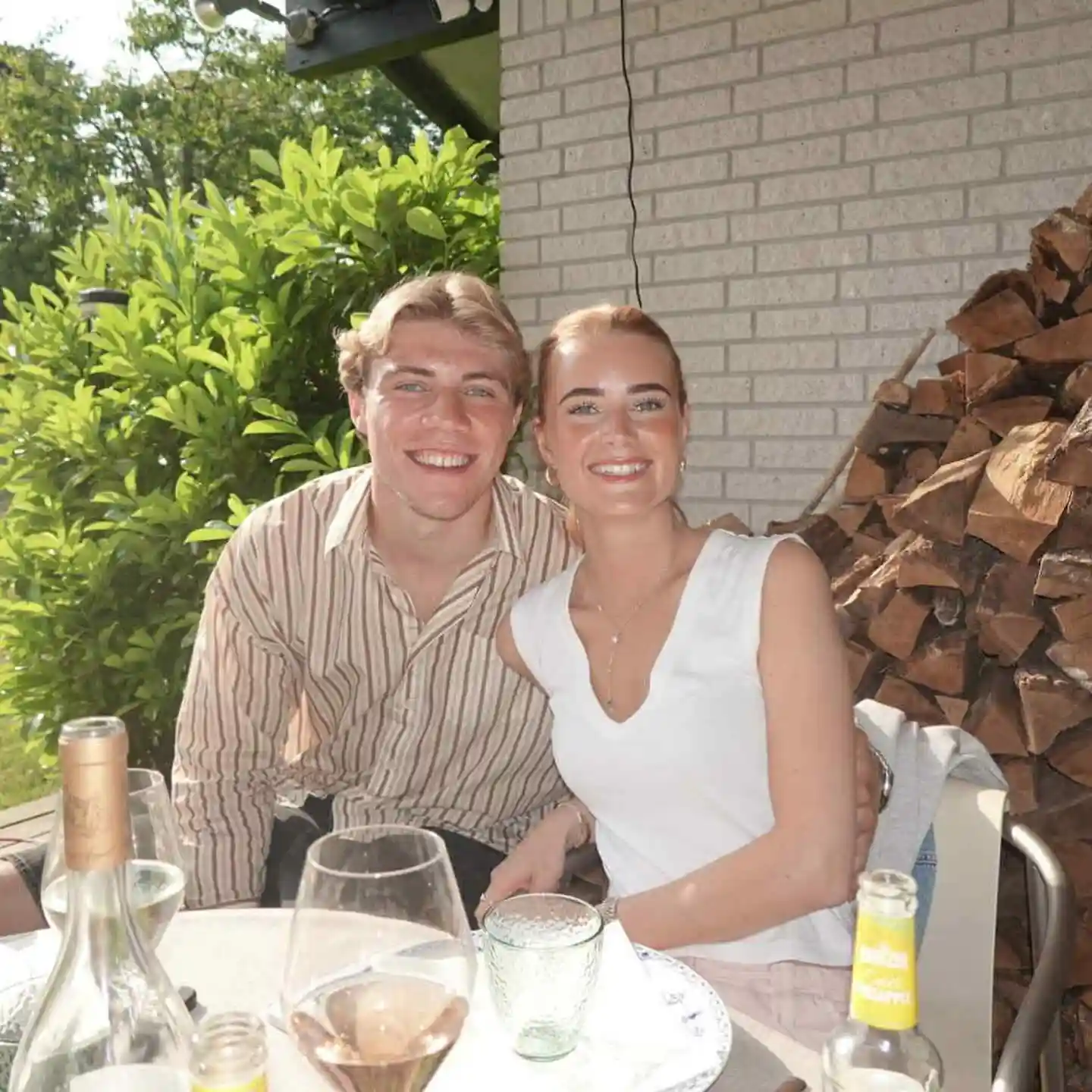 rasmus hojlund and laura rhod sondergaard at lunch