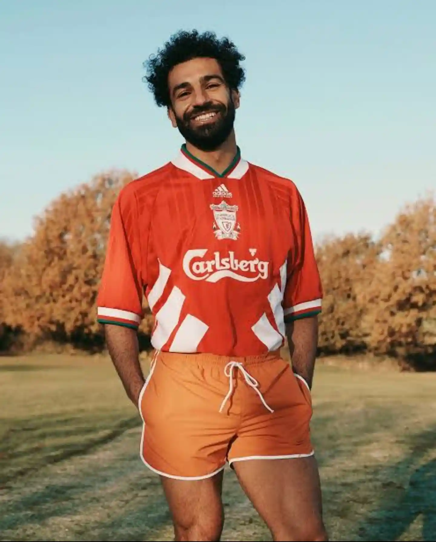mohamed salah wearing liverpool 1993-95 home kit