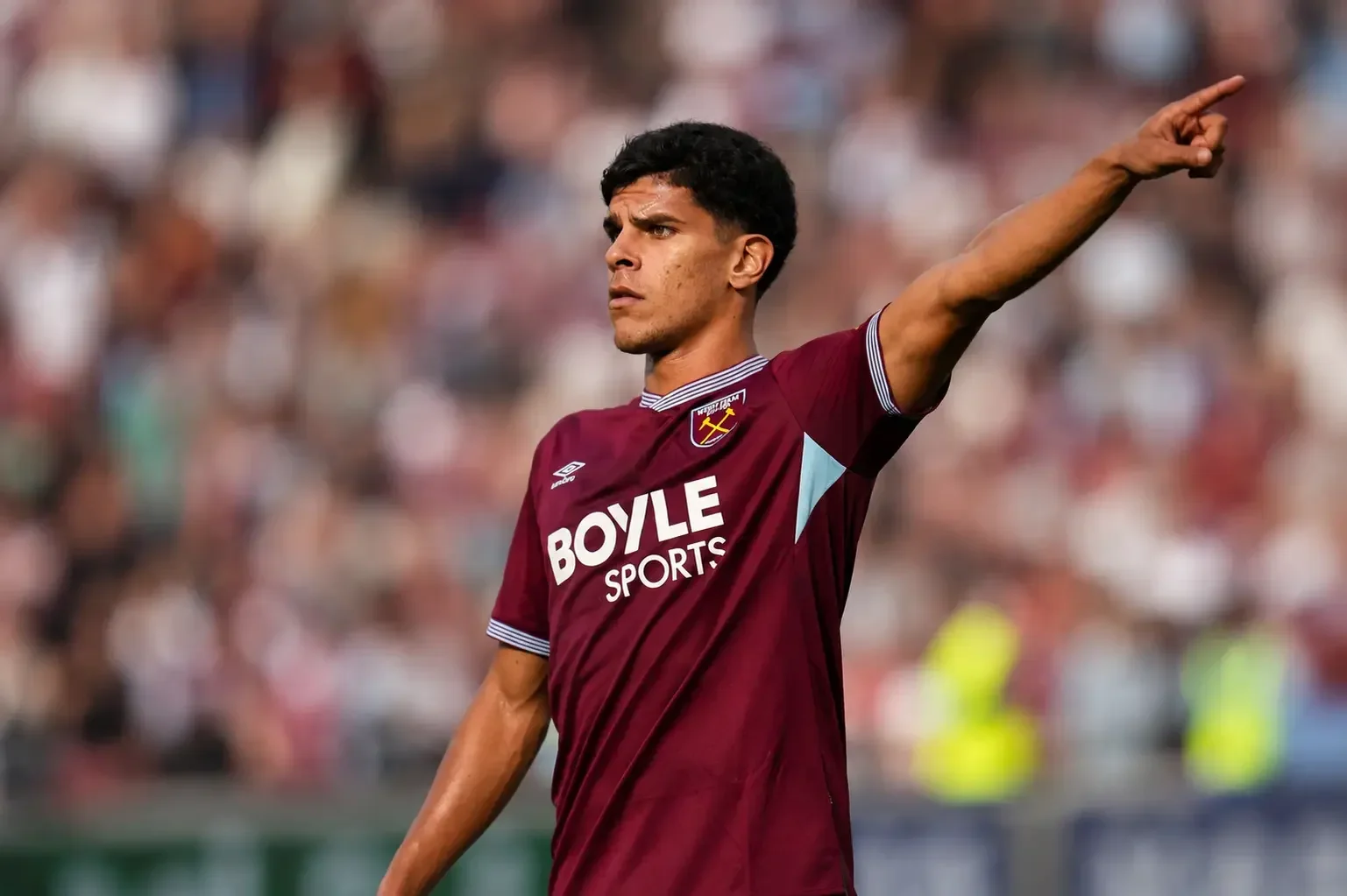 Matheus Fernandes pointing during a West Ham match