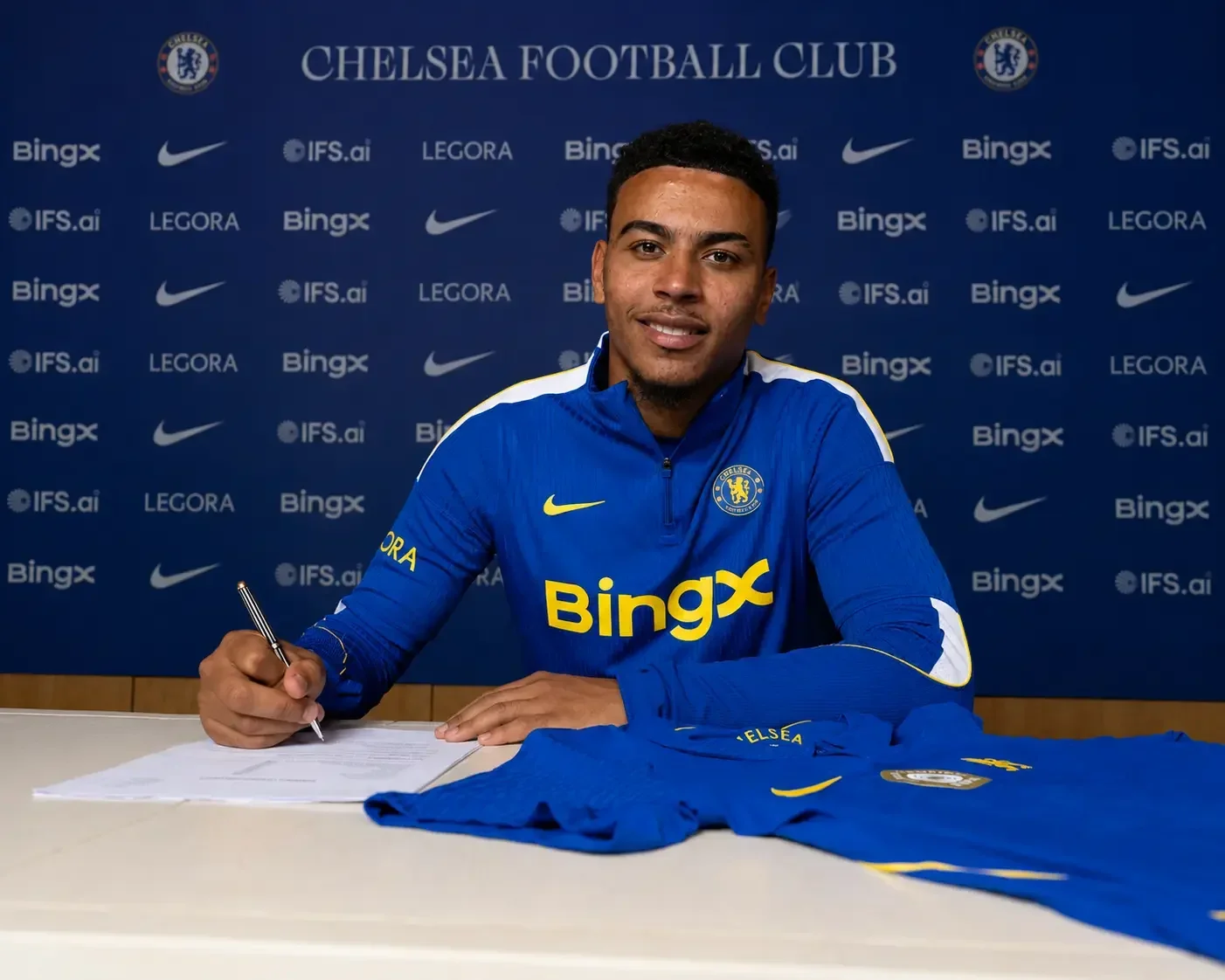 Morgan Rogers signing his Chelsea contract at the club