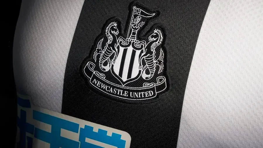 newcastle badge on their 2022/2023 home kit