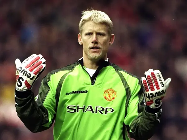 peter schmeichel playing for man united