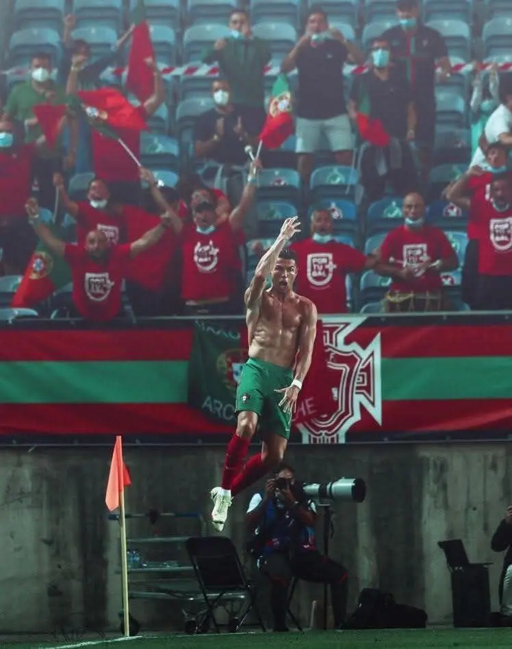 cristiano ronaldo doing the siii celebration