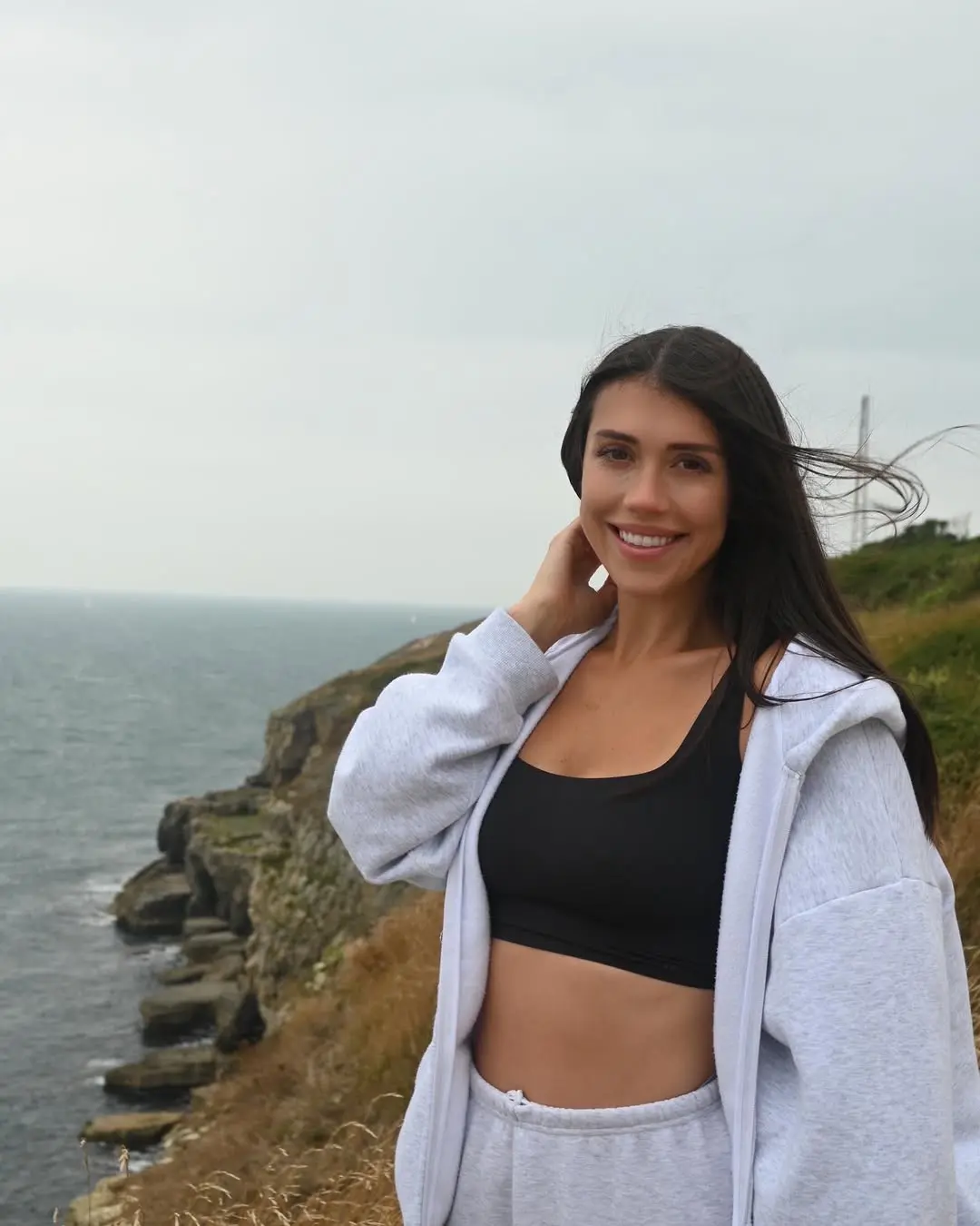sarah schmidt wearing jogger at a hike