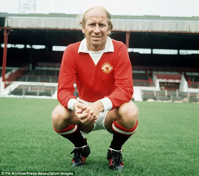 sir bobby charlton posing for a photo when he was a man united player