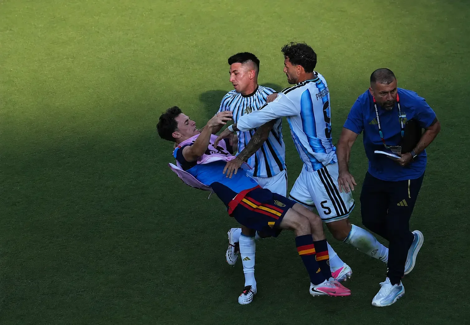 Spain and Argentina players involved in a tense confrontation on the pitch