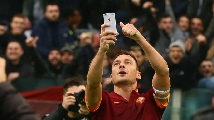 francesco totti selfie celebration