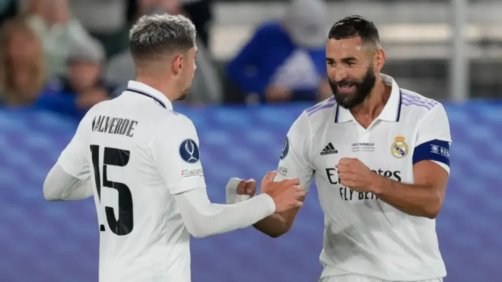 karim benzema and federico valverde celebrating a goal for real madrid