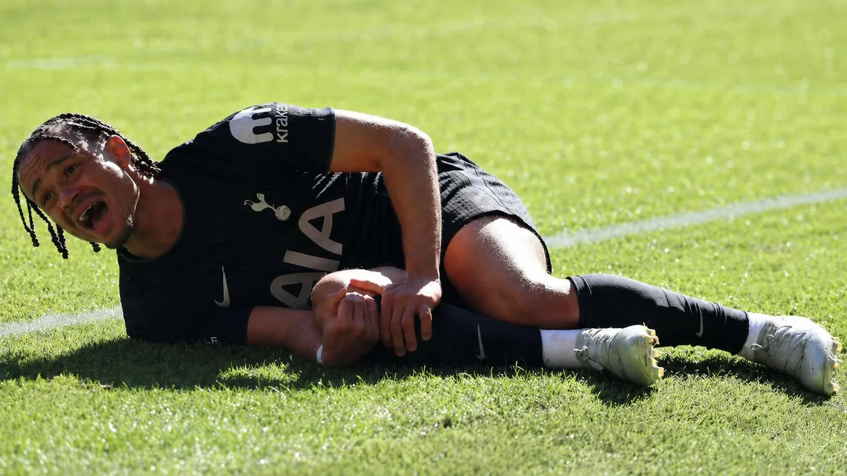 simons-injury-pitch-leg-pain